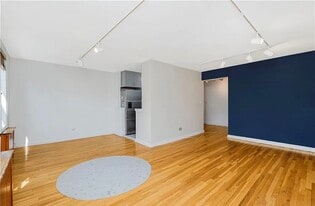 350 Richmond Ter in Staten Island, NY - Building Photo