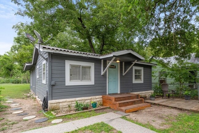 property at 203 S Rhomberg St