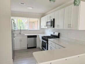 11 Montoya Dr in Branford, CT - Building Photo - Building Photo