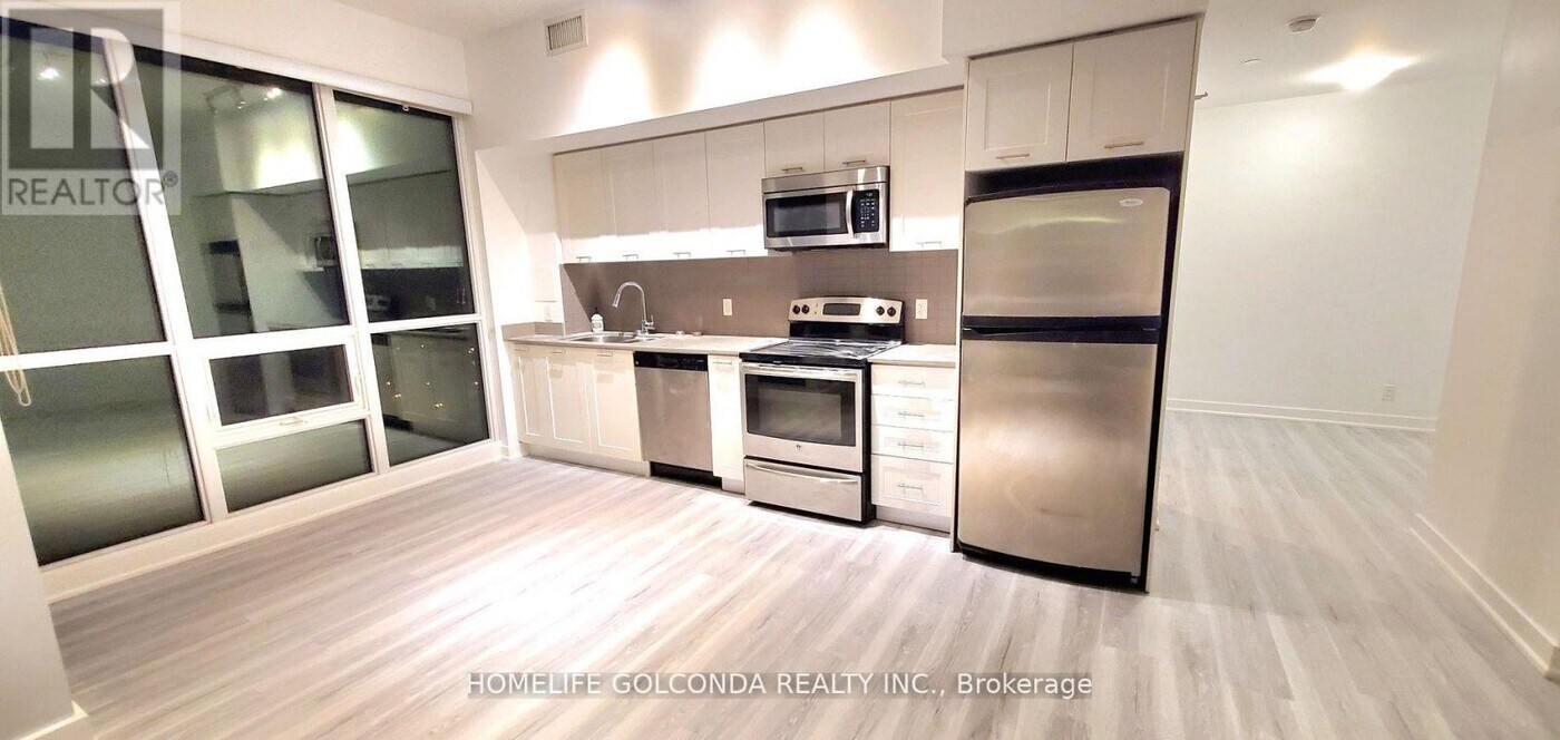 2200-2200 Lake Shore Blvd W in Toronto, ON - Building Photo