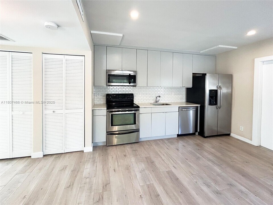2400 NE 26th St in Fort Lauderdale, FL - Building Photo