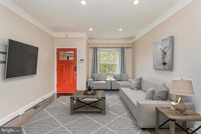 217 S Clinton St in Baltimore, MD - Foto de edificio - Building Photo