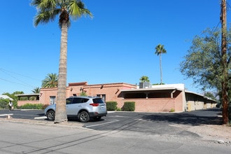 Desert Courtyards in Tucson, AZ - Foto de edificio - Building Photo