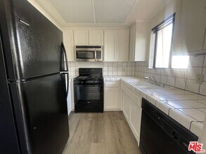 1338 N Sierra Bonita Ave in West Hollywood, CA - Building Photo - Building Photo