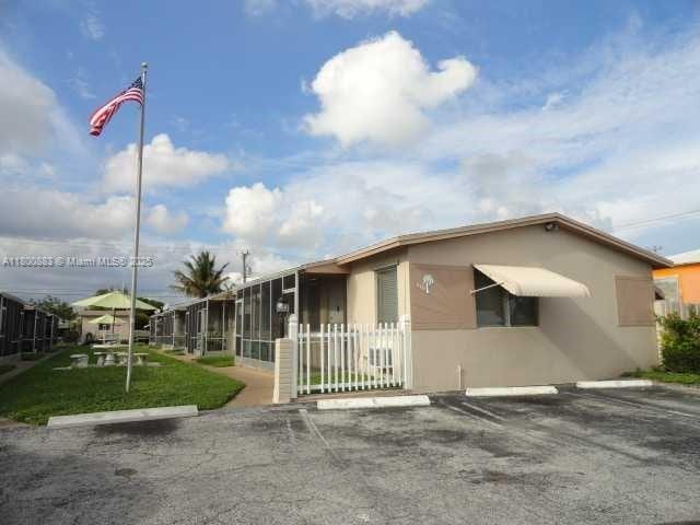 property at 2211 Lincoln St