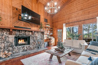 729 Rhine Rd in Lake Arrowhead, CA - Building Photo - Building Photo