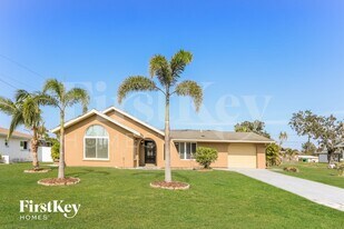 19242 Edgewater Dr in Port Charlotte, FL - Building Photo