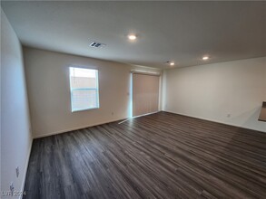 6062 Lily Garden St in North Las Vegas, NV - Building Photo - Building Photo