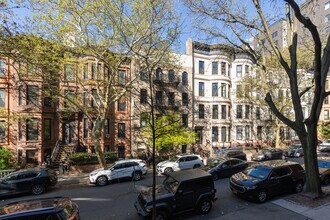 943 President St in Brooklyn, NY - Foto de edificio - Building Photo