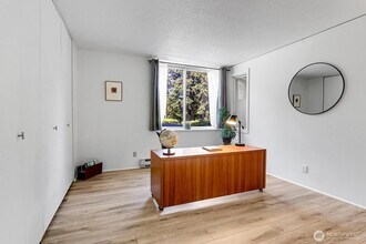 4540 8th Ave NE, Unit University Plaza #202 in Seattle, WA - Building Photo - Building Photo