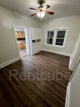 243 W 11th St in Dubuque, IA - Building Photo - Building Photo