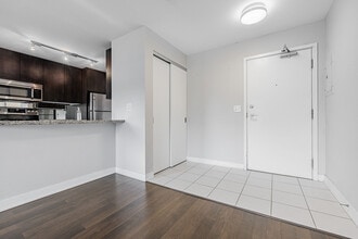 400 Wellington St W in Toronto, ON - Building Photo - Building Photo