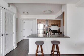 8421 Broad St in McLean, VA - Building Photo - Building Photo