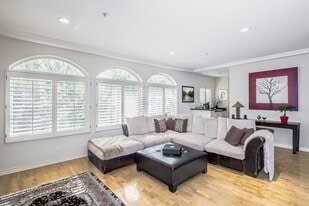 1315 S Saltair Ave, Unit 101 in Los Angeles, CA - Building Photo