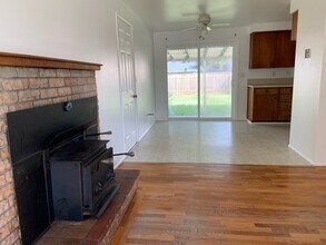 1179 N Park Ave in Eugene, OR - Foto de edificio - Building Photo