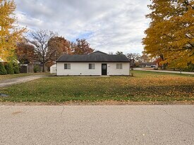 37125 N Summerfield Dr in Lake Villa, IL - Building Photo