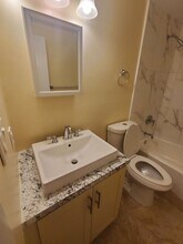 5203 NE 24th Terrace in Fort Lauderdale, FL - Building Photo - Building Photo