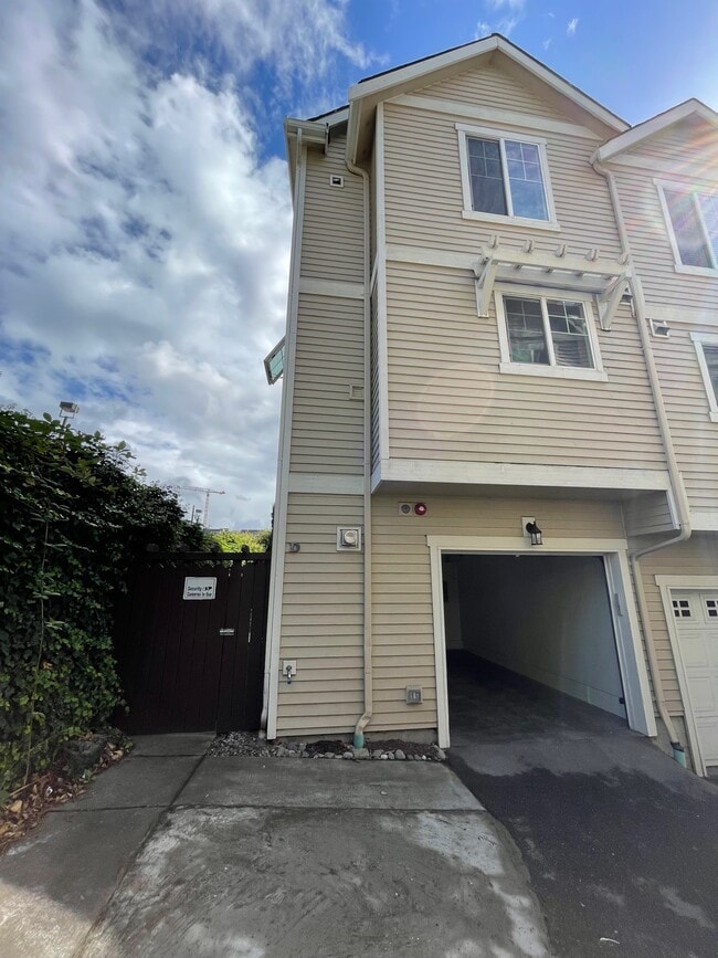4342 7th Ave NE, Unit D in Seattle, WA - Building Photo - Building Photo