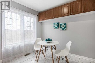 250 Richvale Dr S in Brampton, ON - Building Photo - Building Photo