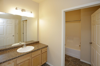 Shadow Ridge Apartments in West Fargo, ND - Foto de edificio - Interior Photo