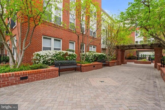2665 Prosperity Ave in Fairfax, VA - Building Photo - Building Photo