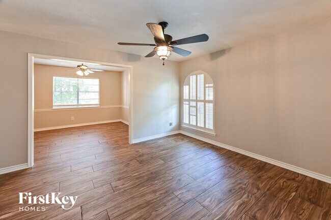 11907 Cedarcliff Dr in Houston, TX - Foto de edificio - Building Photo