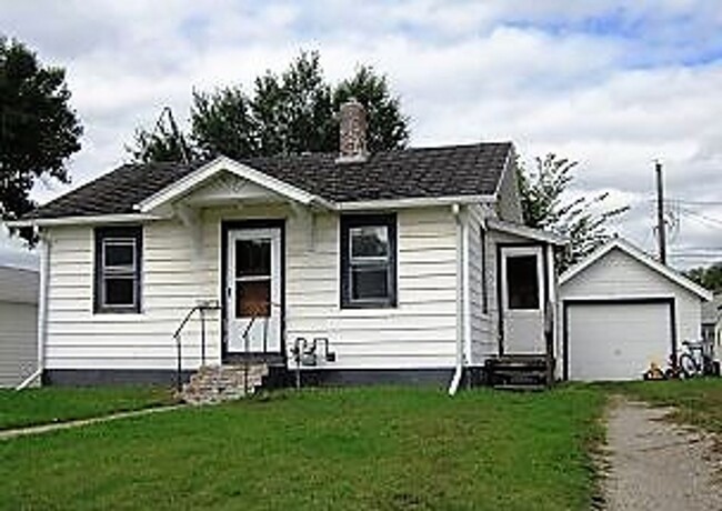 property at 1033 2nd St SE