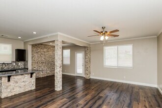 7458 Earnshaw Ave in Las Vegas, NV - Building Photo - Building Photo