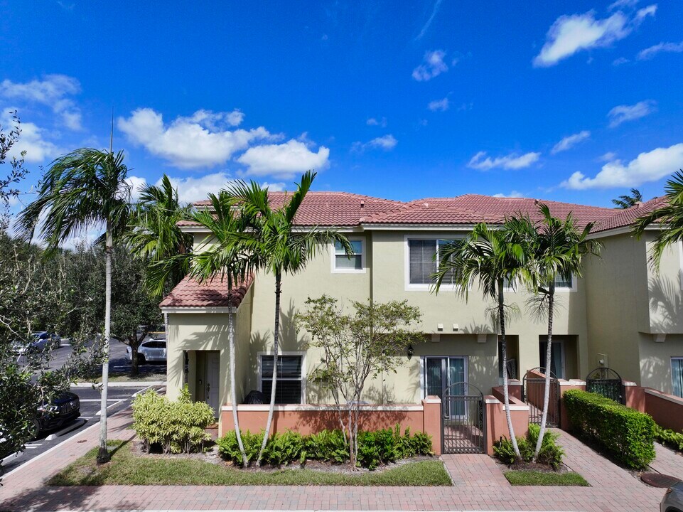 336 Lake Monterey Cir in Boynton Beach, FL - Building Photo