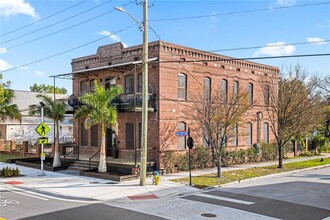 1301 E Columbus Dr in Tampa, FL - Foto de edificio - Building Photo