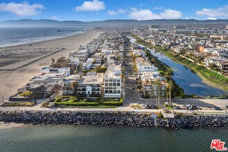 5515 Pacific Ave in Marina Del Rey, CA - Building Photo - Building Photo
