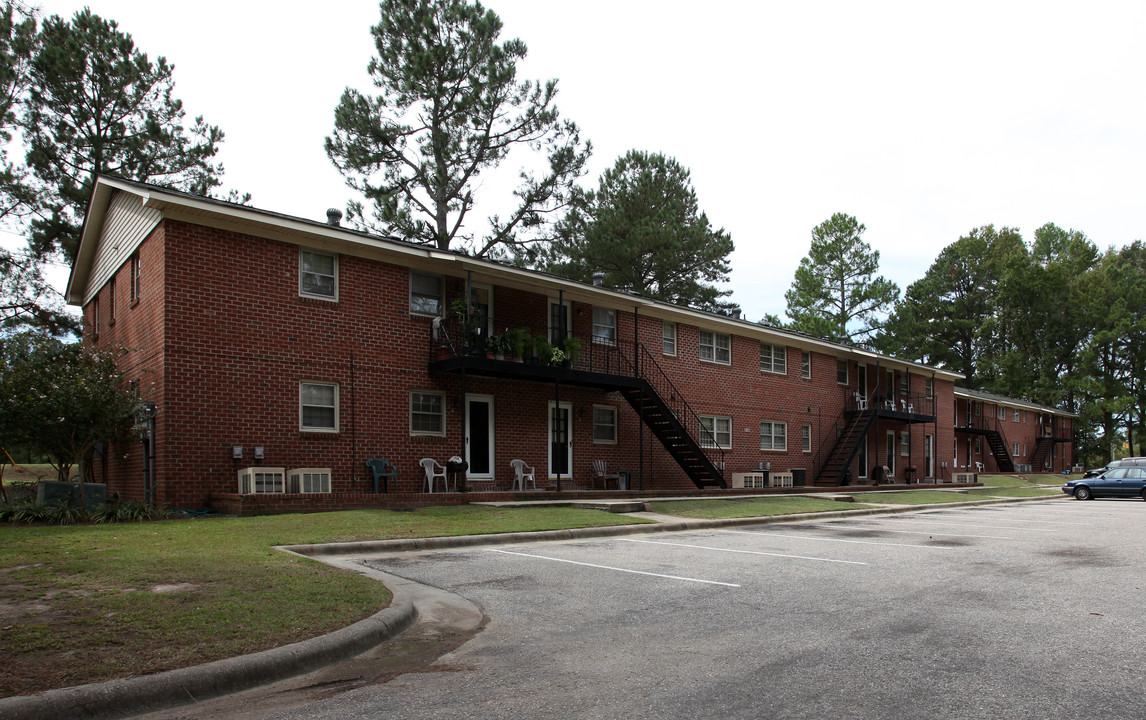 3739-3751 Ward Blvd in Wilson, NC - Foto de edificio