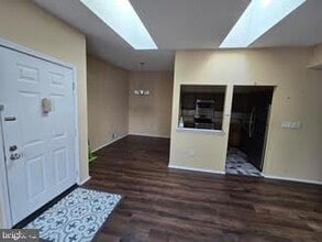 28 Holly Ct in Trenton, NJ - Foto de edificio - Building Photo