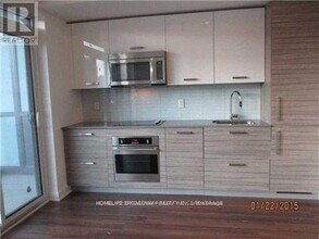 210 Simcoe St in Toronto, ON - Building Photo - Building Photo