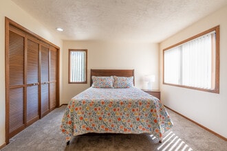 Delta Grove in Eugene, OR - Building Photo - Interior Photo