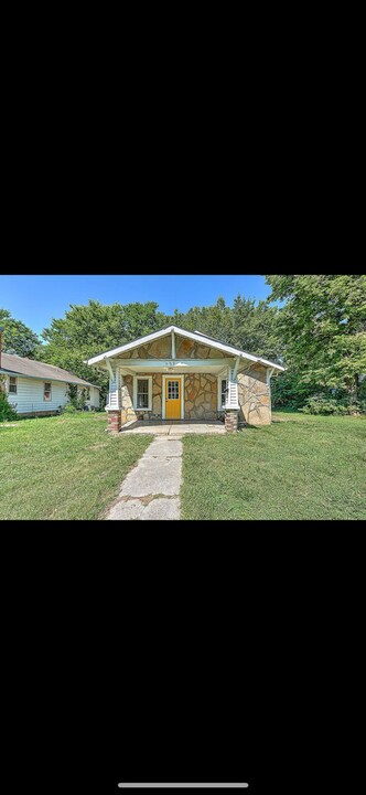 522 Spring St in Springdale, AR - Building Photo