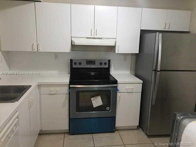 4712 NW 114th Ave in Doral, FL - Building Photo - Building Photo