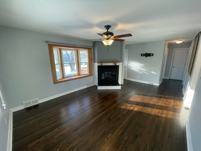 8380 Huron River Dr in Dexter, MI - Building Photo - Building Photo