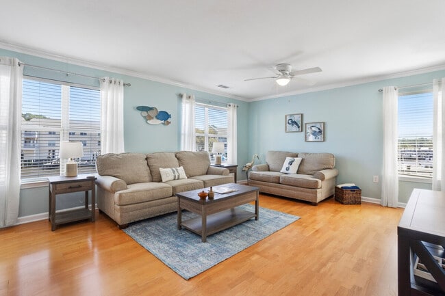 2421 Beachview Dr in Ocean Springs, MS - Building Photo - Building Photo