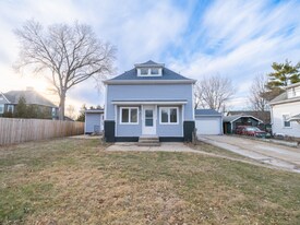 729 S 7th St in Pekin, IL - Building Photo