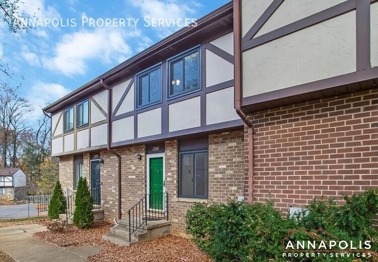 1241 Birchcrest Ct in Arnold, MD - Building Photo