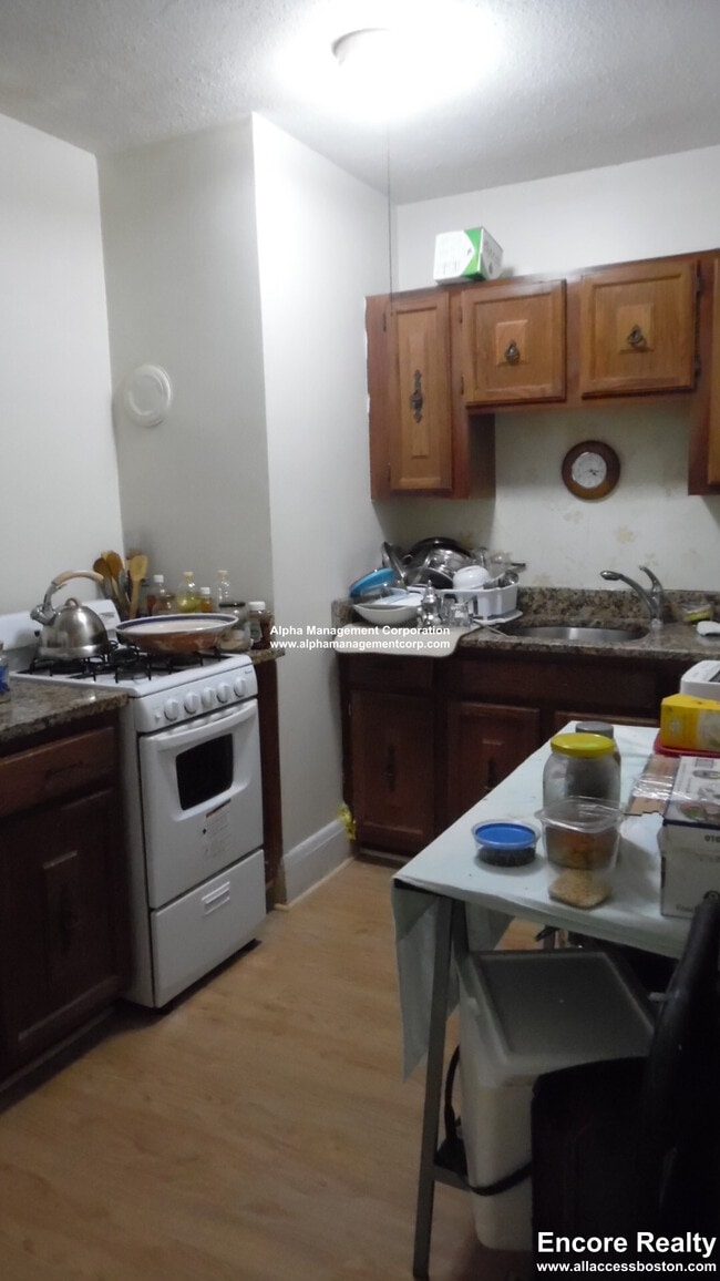 349 Pleasant St in Malden, MA - Foto de edificio - Building Photo