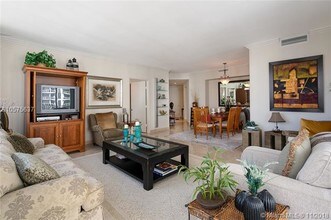 801 Brickell Key Blvd-Unit -2712 in Miami, FL - Building Photo - Building Photo