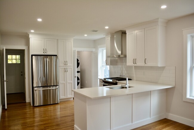 12 Whitford St, Unit 1