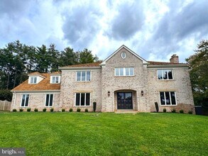 6294 Dunaway Ct in McLean, VA - Building Photo - Building Photo