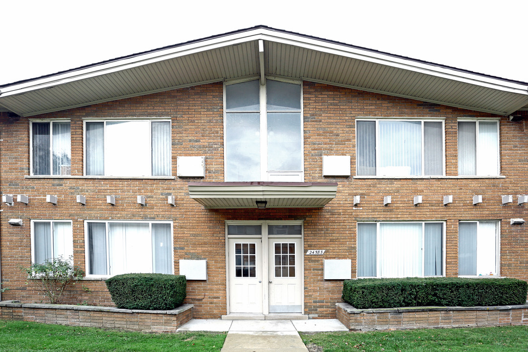 Cavalier Manor Apartments Photo