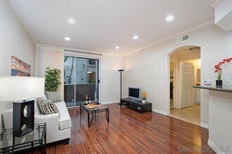 9263 Regents Rd in San Diego, CA - Building Photo - Building Photo