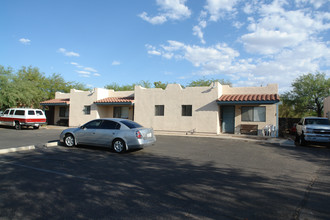 20-30 E Mills Dr in Tucson, AZ - Building Photo - Building Photo