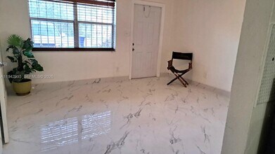 2831 NW 13th Ct in Fort Lauderdale, FL - Building Photo - Building Photo