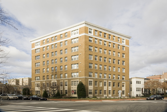 Williamsburg Condominium in Washington, DC - Foto de edificio - Building Photo